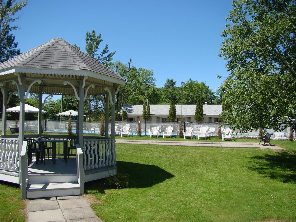 Colonial Resort-1000Islands Gananoque Dış mekan fotoğraf