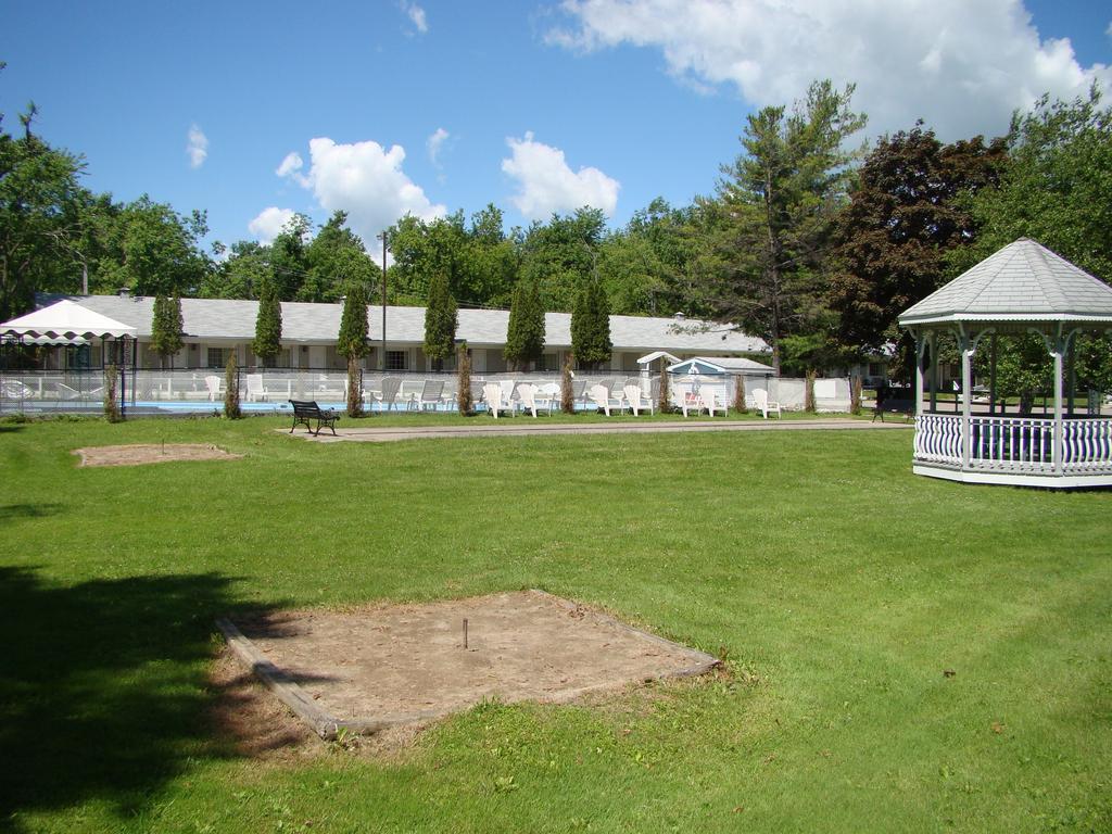 Colonial Resort-1000Islands Gananoque Dış mekan fotoğraf