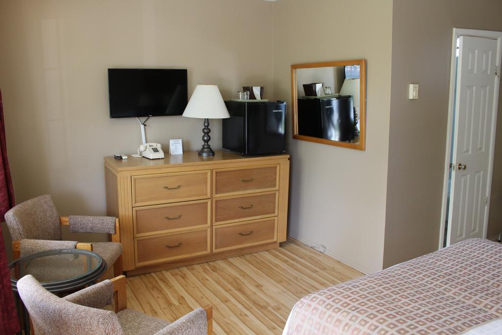 Colonial Resort-1000Islands Gananoque Dış mekan fotoğraf