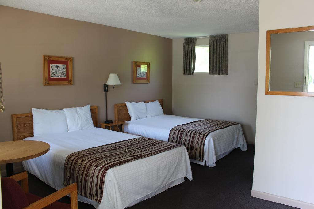 Colonial Resort-1000Islands Gananoque Dış mekan fotoğraf